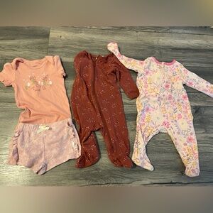 Set of 4!! 2 pairs of baby girl pajamas 1 onesie 1 shorts